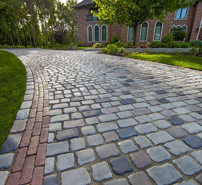 Driveway of pavers