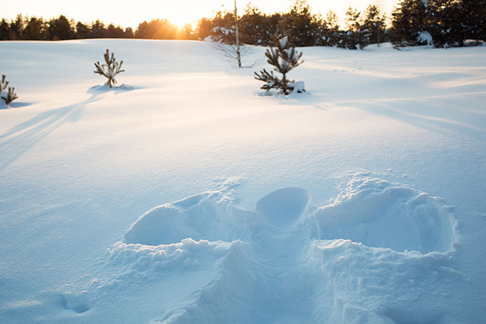 angel-in-snow_photocreditEnvato